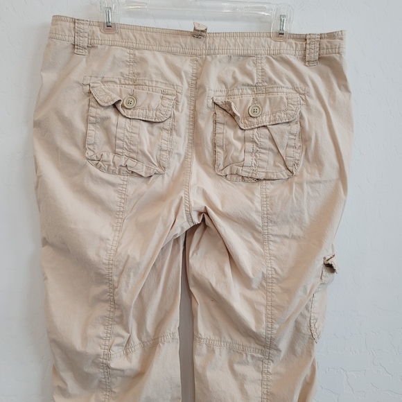 Duo Maternity Beige Pants/Capris Size Large - Picture 3 of 12
